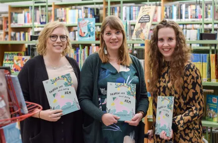 Linn Sjöholm, Anne-Marie Burman och Sofia Lyttbacka som skrivit boken Draken som ville hitta hem